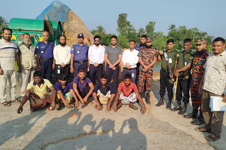 তাড়াশ চলনবিলে শামুক নিধনে ভ্রাম্য আদালত