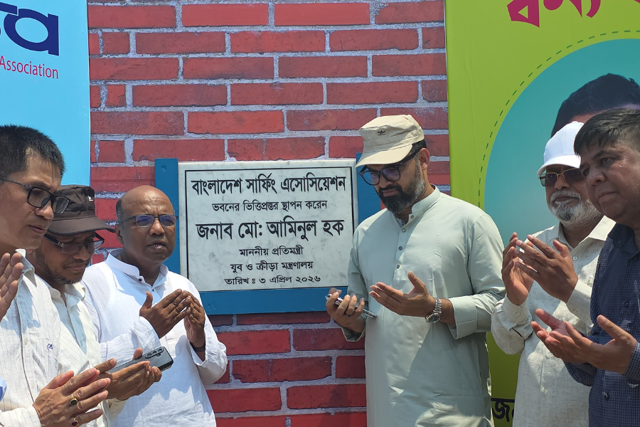 কক্সবাজারে অষ্টম জাতীয় সার্ফিং প্রতিযোগিতার উদ্বোধন