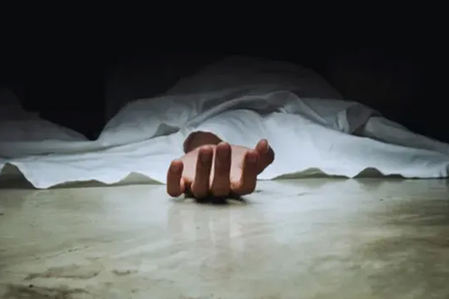 বাবার আছাড়ে মায়ের কোলে থাকা শিশুর মৃত্যু