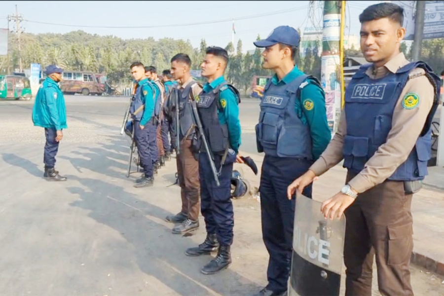 অনির্দিষ্টকালের ধর্মঘটে অচল চট্টগ্রাম বন্দর