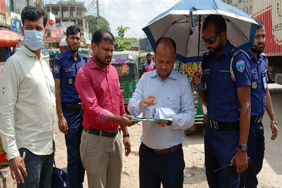 দেবিদ্বারে সড়ক আইন ও পরিবেশ আইন অমান্য করায় জরিমানা