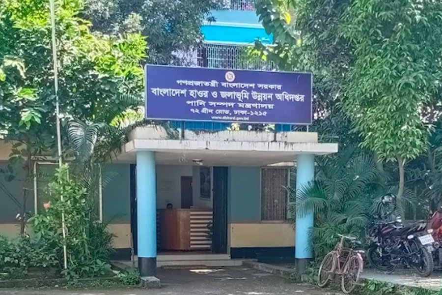 অধিদপ্তর আছে সুফল নেই, বৃষ্টি হলে ফুটো ছাদ দিয়ে ঢোকে পানি