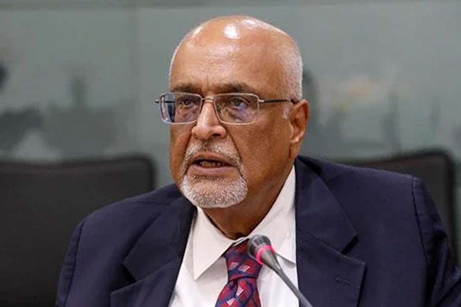 ‘অন্তর্বর্তী সরকার কি পথ হারিয়েছে?’ : দেবপ্রিয় ভট্টাচার্য