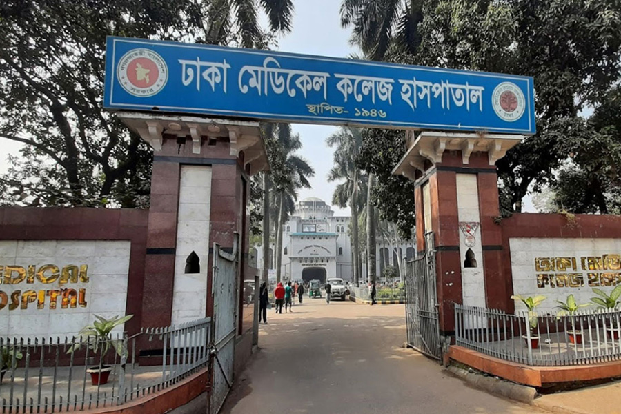 শাহবাগে ফুটপাতে পড়েছিল বৃদ্ধের মরদেহ