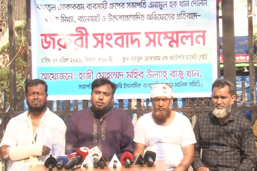 হকার উচ্ছেদের নামে চাঁদাবাজির অভিযোগ