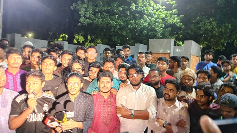 পাথর মেরে ব্যবসায়ীকে হত্যার প্রতিবাদে ঢাবিতে বিক্ষোভ