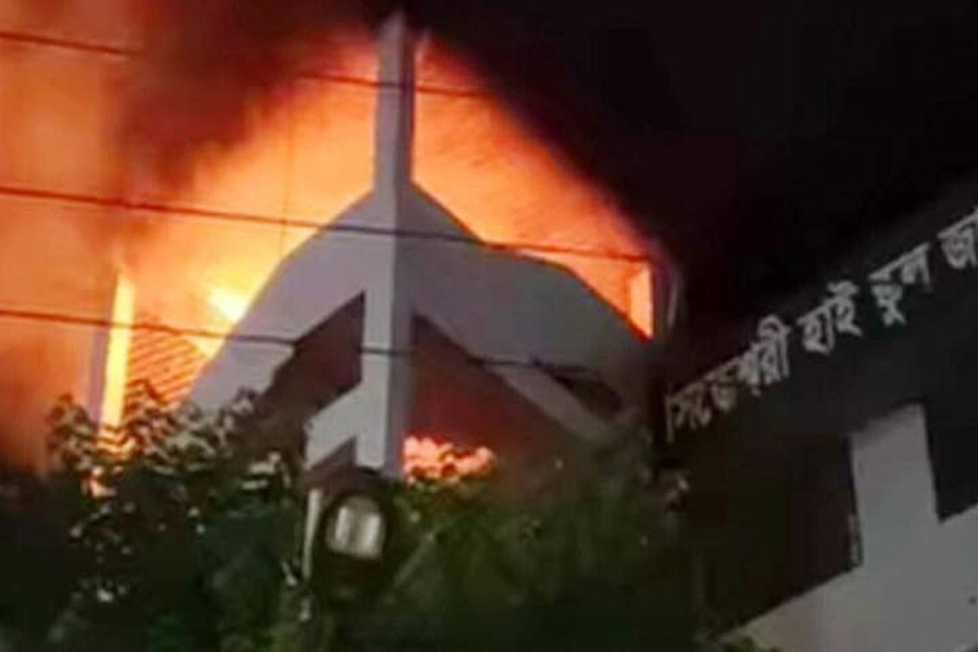 ঢাকার সিদ্ধেশ্বরী মসজিদে আগুন