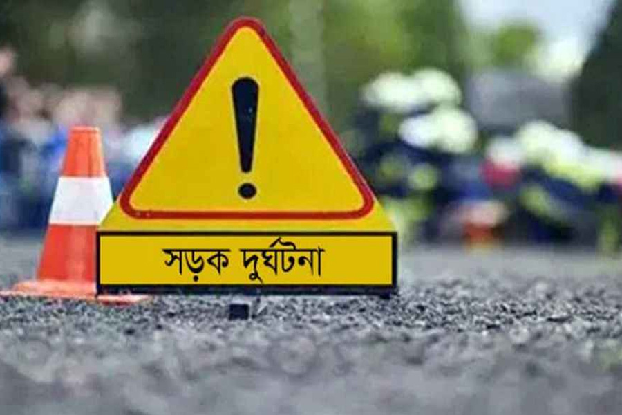 দিনাজপুরে মিনিবাস-অটোরিকশার মুখোমুখি সংঘর্ষ, নিহত ৪