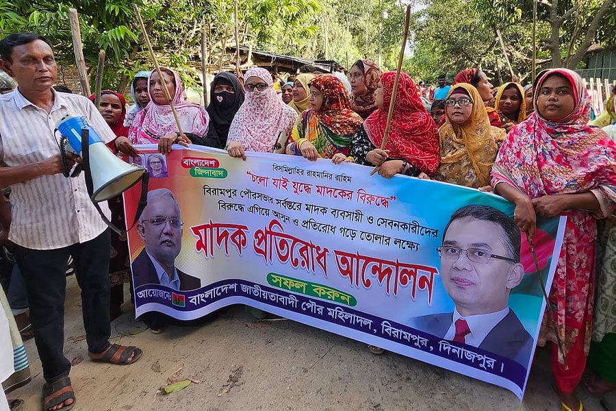 ‘মাদকবিরোধী আন্দোলনের’ নামে ভাঙচুর-লুটপাটের অভিযোগ