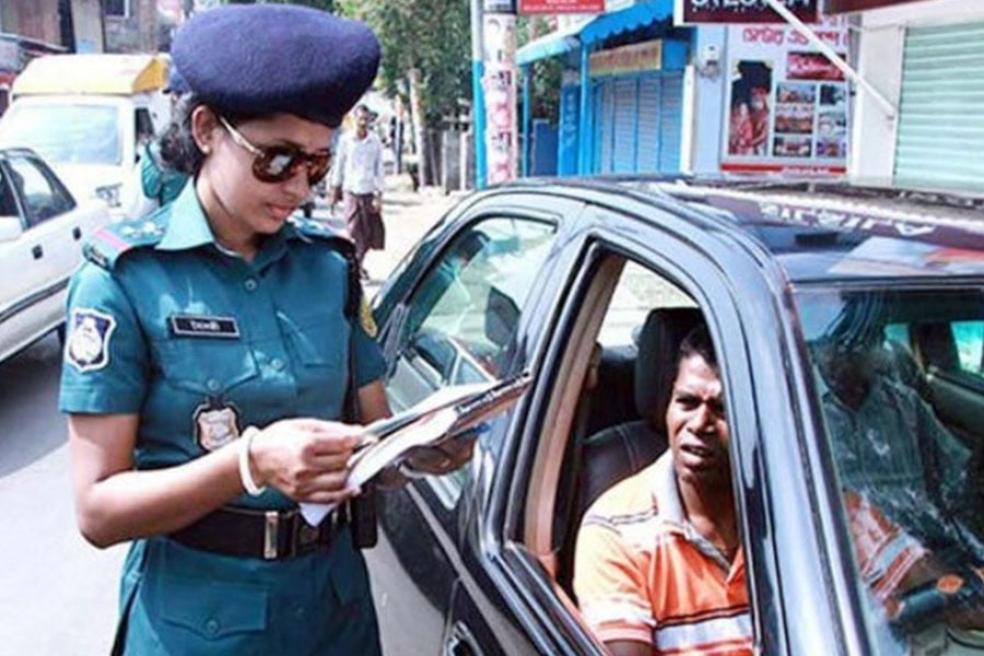 ঢাকায় ট্রাফিক আইন লঙ্ঘনে ২৩২৩ মামলা, ডাম্পিংয়ে ৪৭৯ গাড়ি