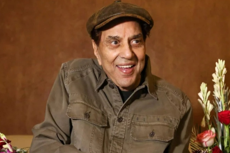 বর্ষীয়ান অভিনেতা ধর্মেন্দ্র আর নেই