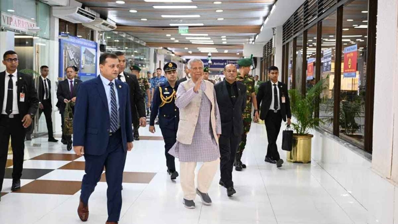 সম্মেলনে যোগ দিতে ঢাকা ছাড়লেন প্রধান উপদেষ্টা