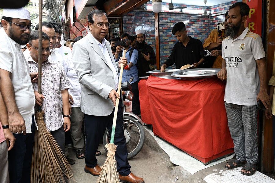 ডিএসসিসির ১০ অঞ্চলে একযোগে ‘ক্লিনিং ডে’ পালিত