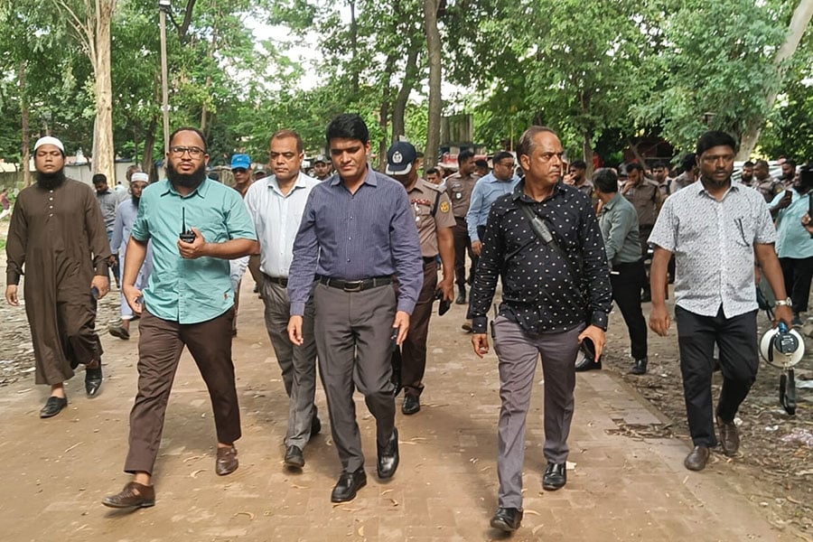সোহরাওয়ার্দী উদ্যানে রাজিব শাহ'র তৈরি অবৈধ স্থাপনা উচ্ছেদ করল ডিএসসিসি