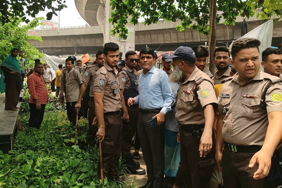 যাত্রাবাড়ীতে ডিএসসিসির উচ্ছেদ অভিযান