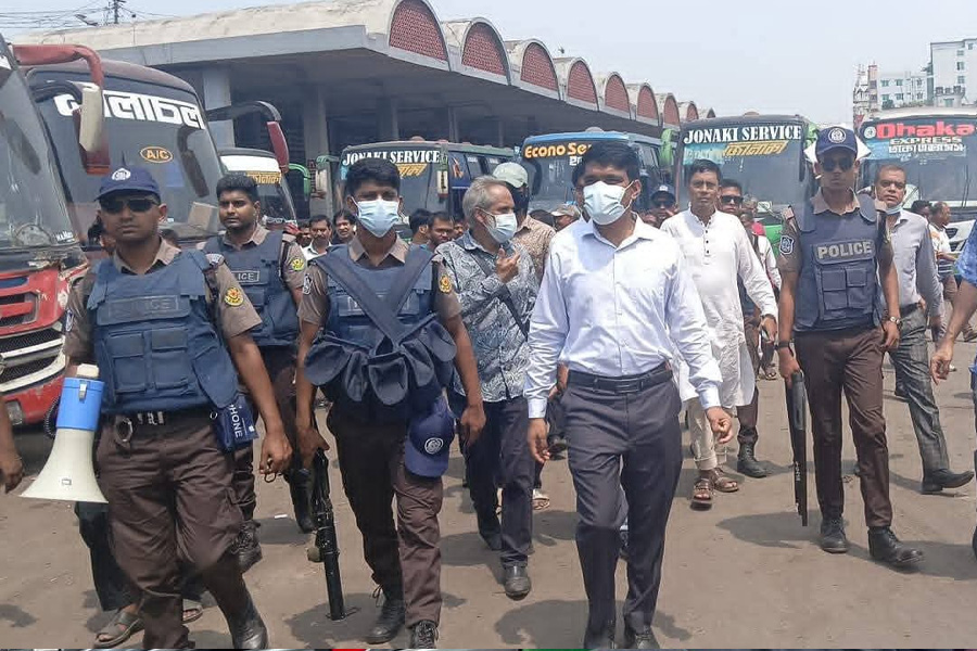 সায়দাবাদে অবৈধ দোকানপাট উচ্ছেদ