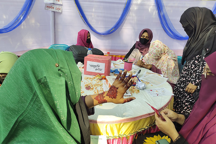 দুই দিনব্যাপী মেহেদী উৎসবের মধ্য দিয়ে প্রকাশ্যে এলো ইবি ছাত্রী সংস্থা