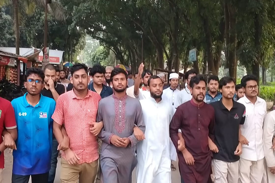 চবিতে হামলার প্রতিবাদে ইবিতে বিক্ষোভ