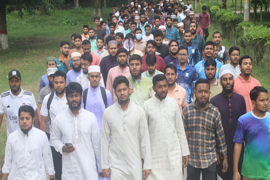 ‘হাসিনার সঙ্গী, মাহবুব জঙ্গী’ স্লোগানে উত্তাল ইবি ক্যাম্পাস