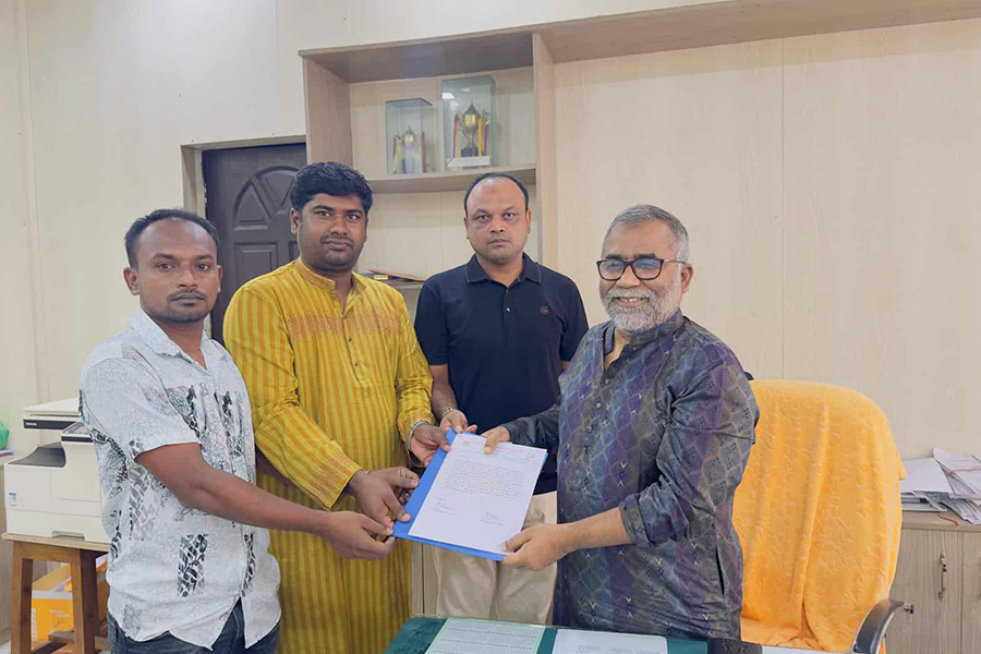 ফ্যাসিস্টমুক্ত শিক্ষক নিয়োগের দাবিতে ইবি ছাত্রদলের স্মারকলিপি প্রদান