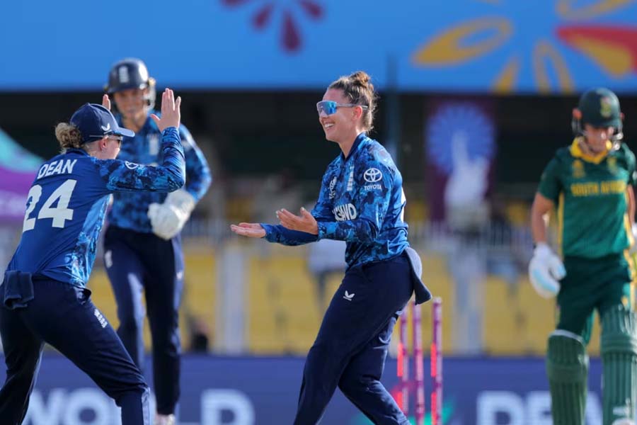 ইংল্যান্ডের কাছে লজ্জাজনক হার দক্ষিণ আফ্রিকার