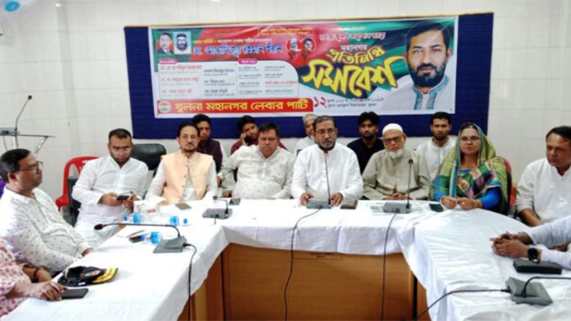 আওয়ামী লীগের রাজনীতি নিষিদ্ধ করতে হবে