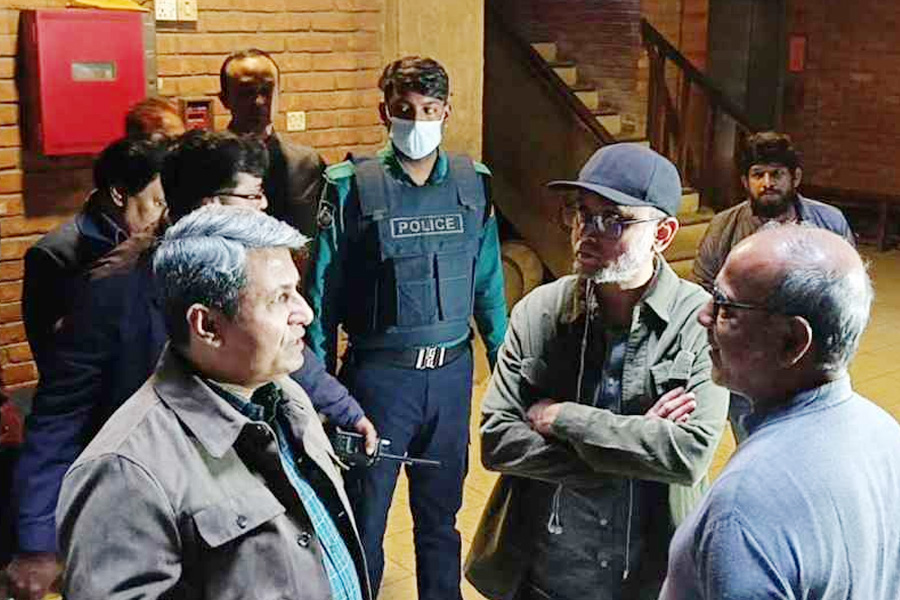 হামলায় ক্ষতিগ্রস্ত ছায়ানট পরিদর্শনে ফারুকী