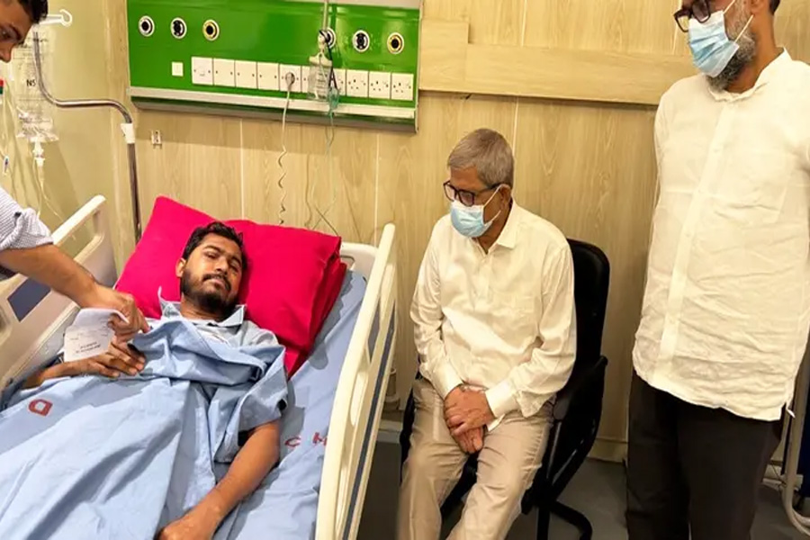 নুরকে দেখতে হাসপাতালে মির্জা ফখরুল