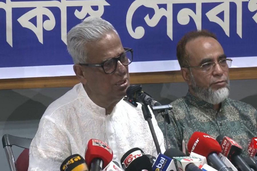 নির্বাচন বানচালের চেষ্টা জনগণ মেনে নেবে না: ফারুক