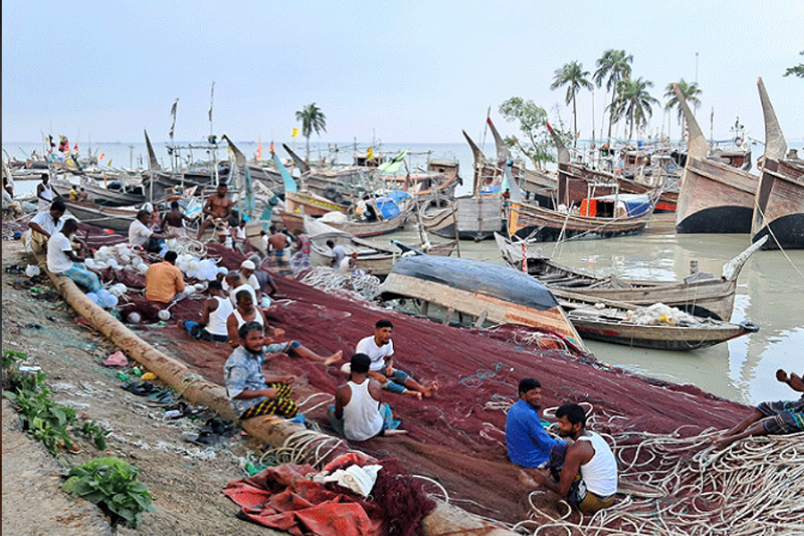 সাগরে মাছ ধরায় নিষেধাজ্ঞা শুরু, চলবে ১১ জুন পর্যন্ত