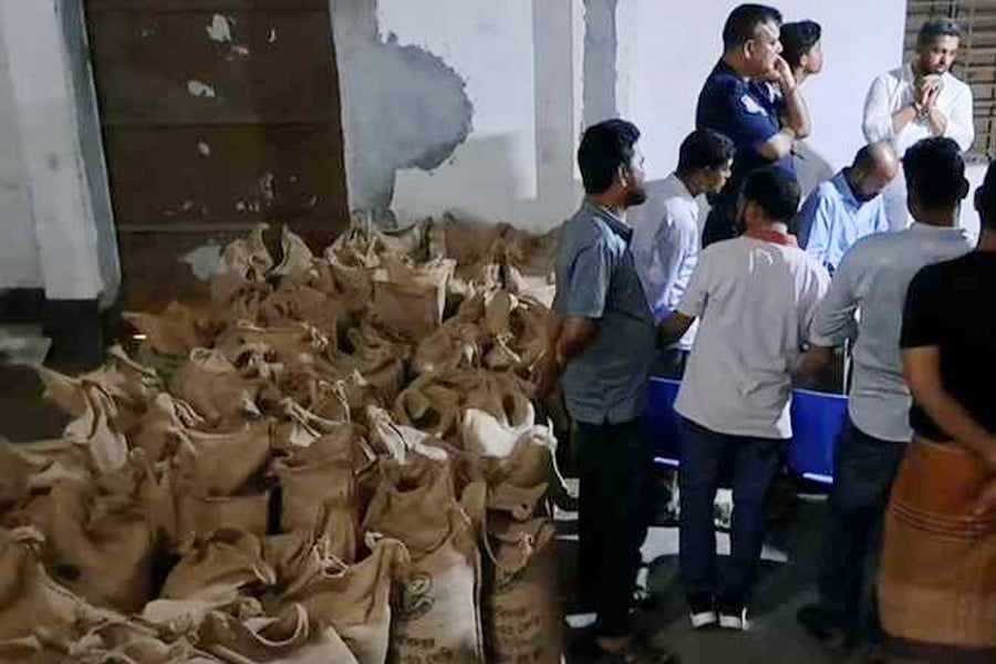 শেরপুরে সরকারি খাদ্যবান্ধব কর্মসূচির ৩৩ টন চাল জব্দ, গ্রেপ্তার ১