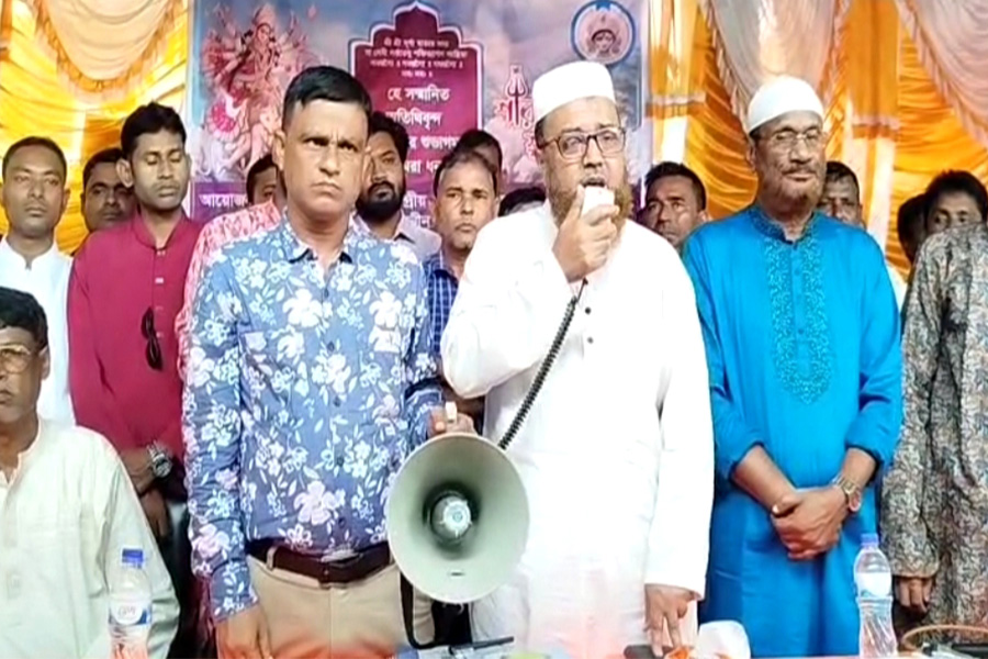 ফুলবাড়ীতে পূজামন্ডপ পরিদর্শন করলেন বিএনপি নেতা সোহেল