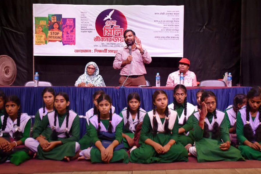 শিক্ষার্থীদের সুনাগরিক হিসেবে গড়ে তুলতে হবে জেলা প্রশাসক