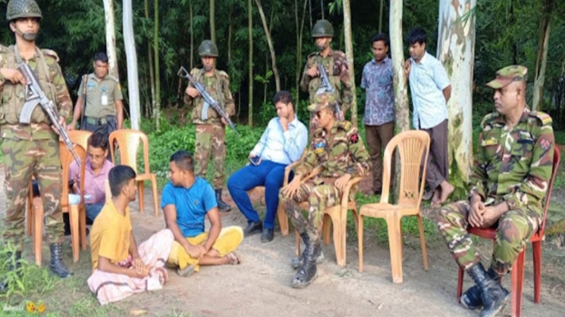 অবৈধ কয়লা কারখানায় প্রশাসনের অভিযােন আটক ২