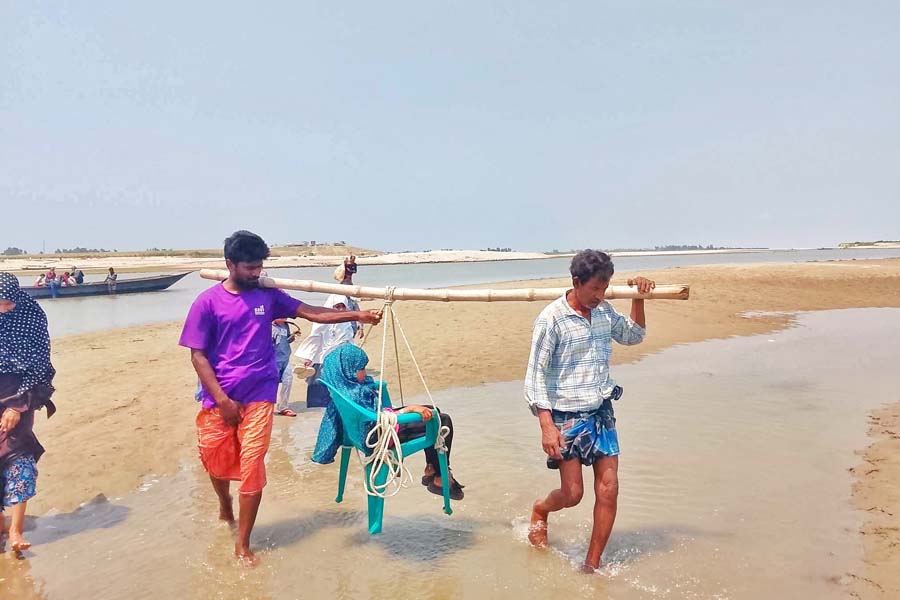 চরাঞ্চলে স্বাস্থ্যসেবা চরম সংকটে: যাতায়াতের অভাবে ভোগান্তিতে মানুষ