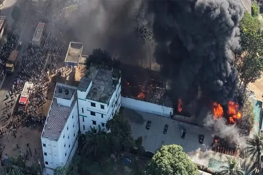 গাজীপুরে কারখানায় ভয়াবহ আগুন