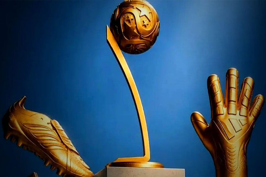 গোল্ডেন বুট বল ও গ্লাভস