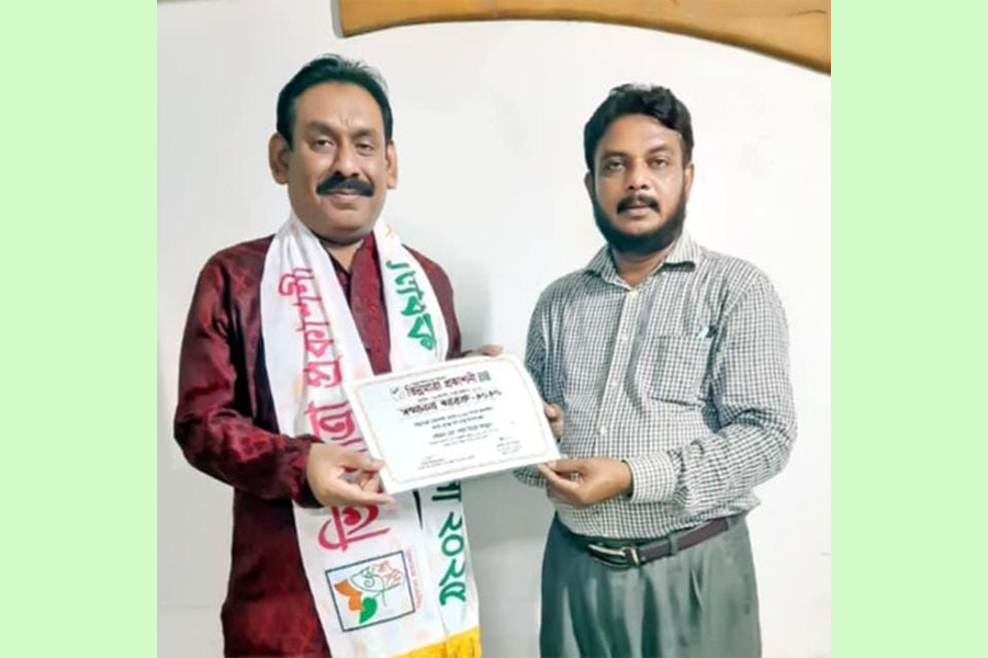 ভিন্নমাত্রা লেখক সম্মাননা পেলেন লায়ন গনি মিয়া বাবুল