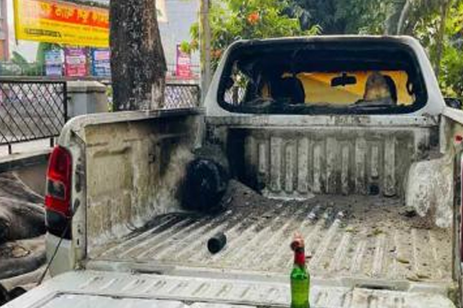 গোপালগঞ্জে গণপূর্ত অফিসে পেট্রলবোমা নিক্ষেপ