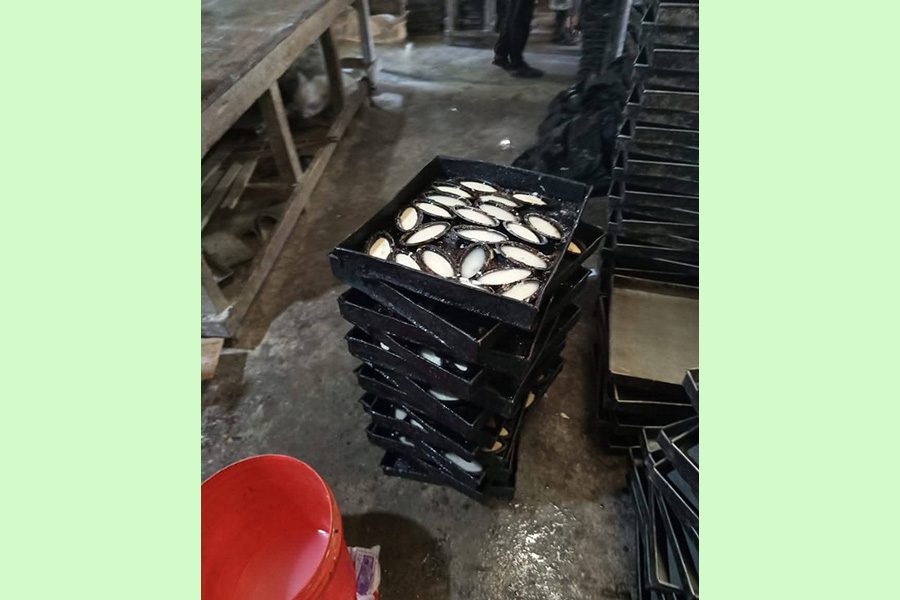 গৌরীপুরে বিসমিল্লাহ বেকারিতে ভ্রাম্যমাণ আদালতের অভিযান