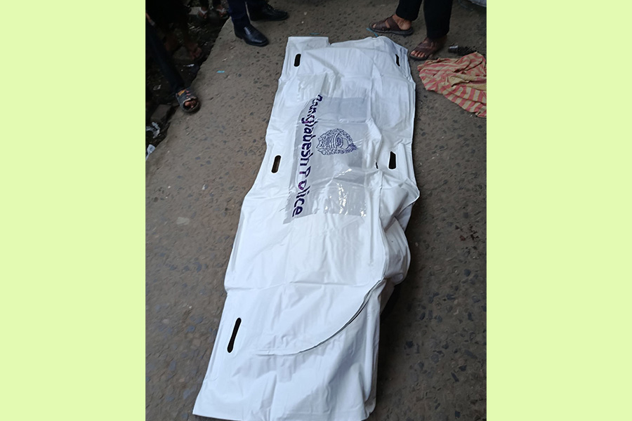 গৌরীপুরে ট্রেনের পাওয়ার কার থেকে রক্তাক্ত লাশ উদ্ধার