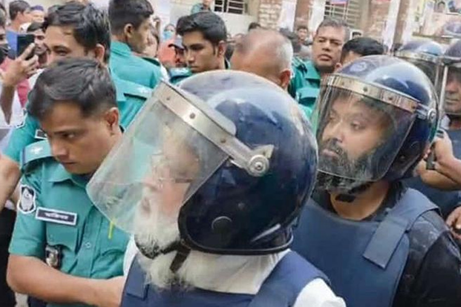 হাজী সেলিম ও তার ছেলে চার দিনের রিমান্ডে