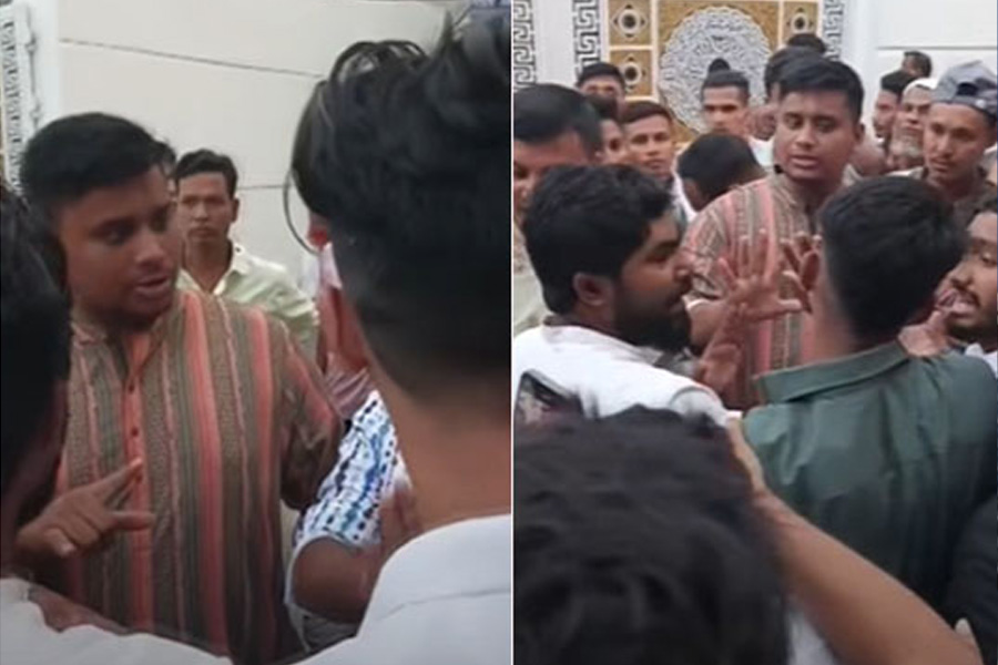 সাবেক মেয়রের বাসায় গিয়ে তোপের মুখে হাসনাত আব্দুল্লাহ