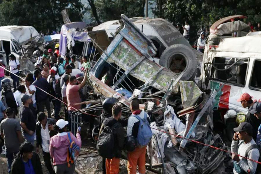 কলম্বিয়ায় মহাসড়কে ভয়াবহ বোমা হামলা, নিহত ১৪
