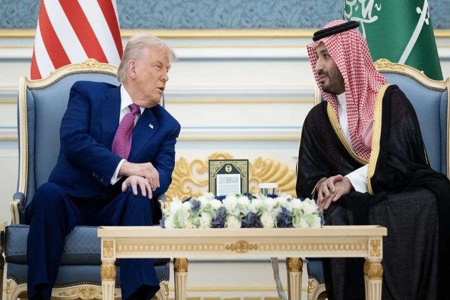ইরানে হামলা অব্যাহত রাখতে ট্রাম্পকে চাপ দিচ্ছেন সৌদি যুবরাজ