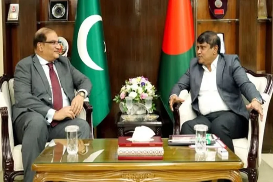 প্রতিরক্ষা উপদেষ্টার সঙ্গে পাকিস্তানের হাইকমিশনারের সাক্ষাৎ