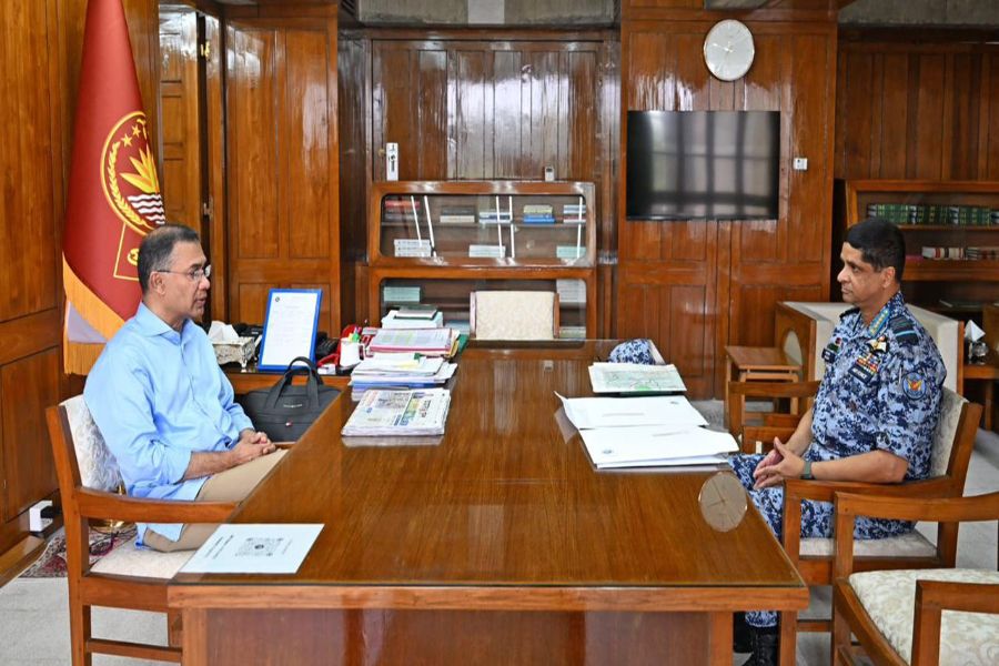 প্রধানমন্ত্রীর সঙ্গে বিমান বাহিনী প্রধানের সৌজন্য সাক্ষাৎ