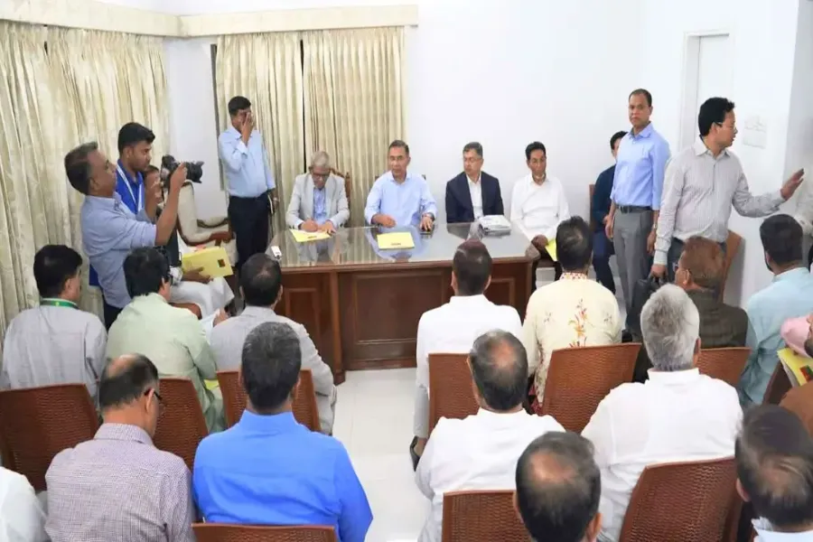 প্রধানমন্ত্রীর দায়িত্ব গ্রহণের পর প্রথমবার বিএনপির কেন্দ্রীয় কার্যালয়ে তারেক রহমান