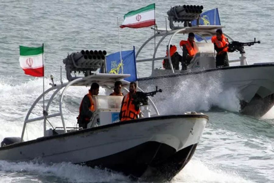 হরমুজে ট্যাংকারে গুলিবর্ষণ, বাড়লো উত্তেজনা