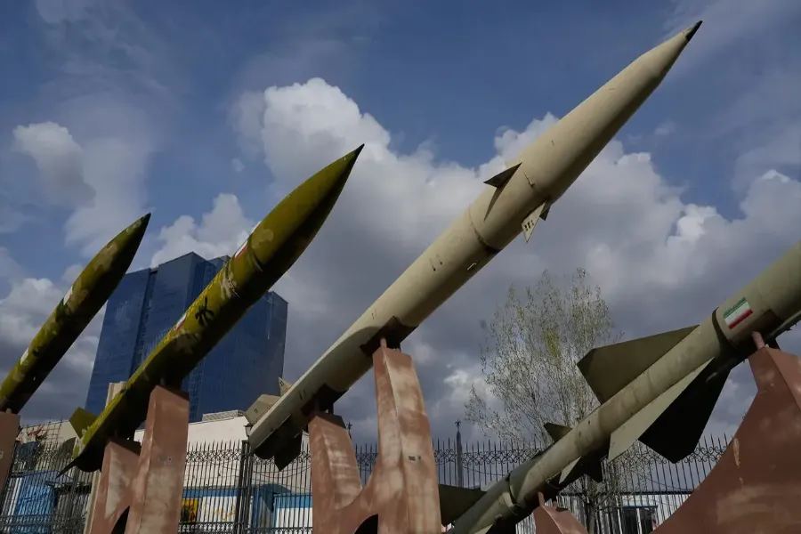 ভারত-পাকিস্তানসহ ৪ দেশের নাম উল্লেখ করে ক্ষেপণাস্ত্র নিক্ষেপ ইরানের